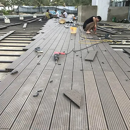 Thi công sàn gỗ ngoài trời